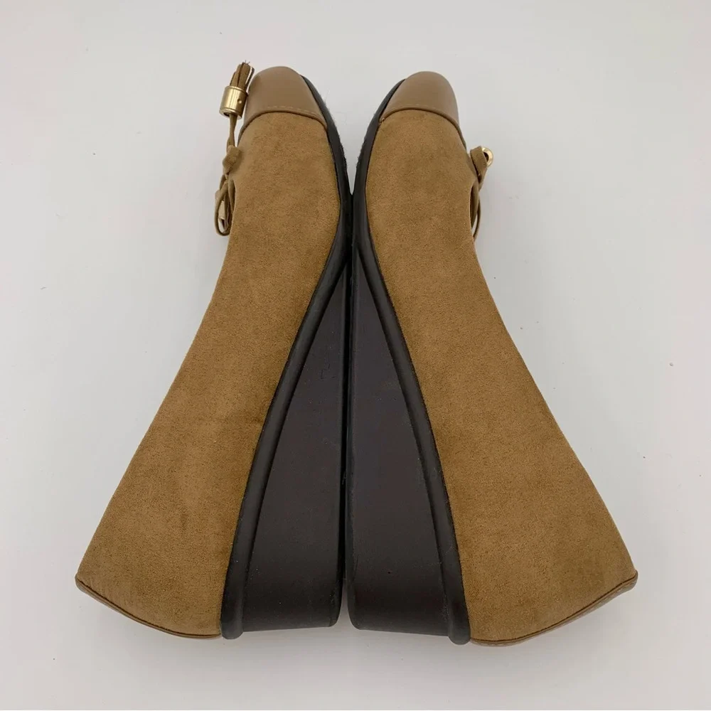 Catherine’s Wedge Heels Shoes Women Sz 9W WIDE Tan Faux Suede Comfort Bow Tassel